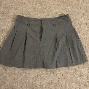 Grey pleated skirt